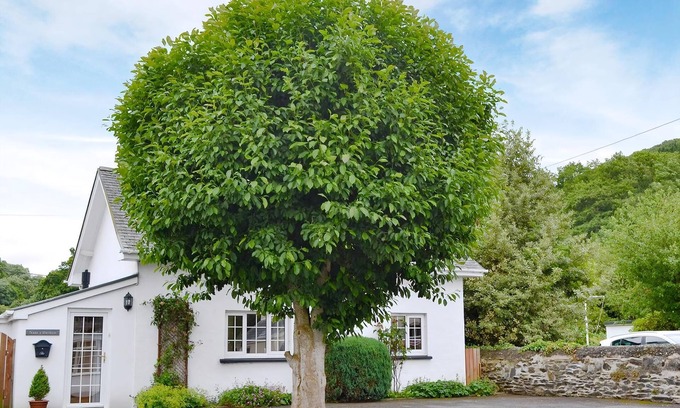 Borth Cottage | 2 bedroom accommodation in Dol-y-Bont, near Borth