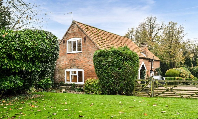 Holt Cottage | 2 bedroom accommodation in Thornage, near Holt