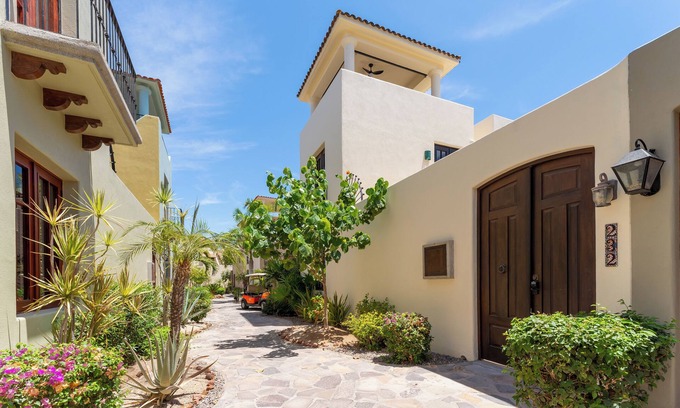 Nopolo House | 2 Bedroom and 2 bathroom Home with Water Views