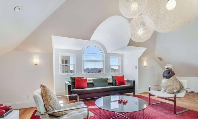 Pacific Heights Apartment | 2 Bedroom Apartment L-558043 by Houzlet
