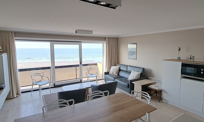 Middelkerke Apartment | 2 bedroom apartment with sea and dune views, 2 bathrooms + GARAGE + Wifi