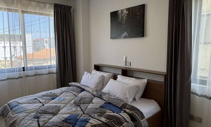 Accra Apartment | 2-bedroom apartment in Accra with fitness room and Rooftop pool at Loxwood House