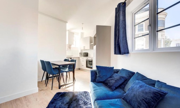 Coldharbour Apartment | 2 Bedroom Apartment in Brixton with Wi-Fi