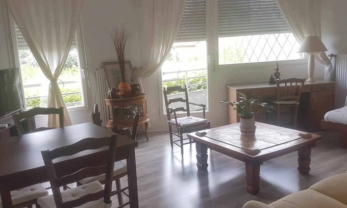 Champeval Apartment | 2 Bedroom Apartment in Créteil