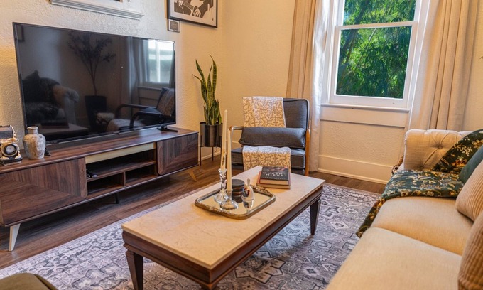 Downtown Orlando Apartment | 2-bedroom apartment in excellent location DT Orlando, lake Eola, with WiFi, AC