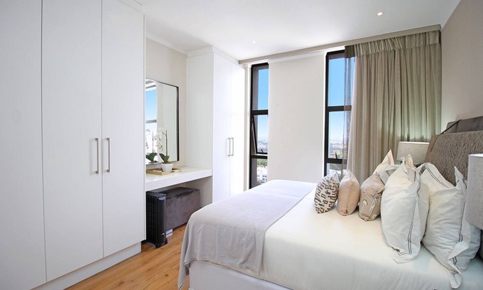 Greater Johannesburg Metropolitan Area Apartment | 2-Bedroom Apartment in centre of Sandton with Gym, Restaurant