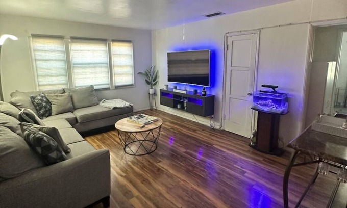 Los Angeles Apartment | 2-bedroom apartment in brilliant Los Angeles - Near LAX & SoFi