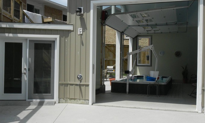 Kitchener Apartment | 2 Bedroom Apartment With Pool East Side