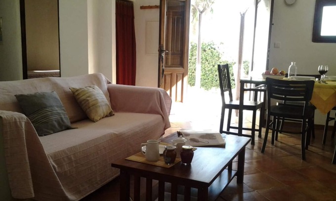 Pitres Apartment | 2-bedroom apartment with garden and porch (4 adults) in La Alpujarra
