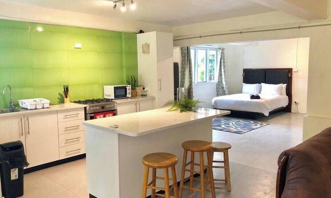 Suva Apartment | *2 Bedroom Apartment with Pool - Williamson House