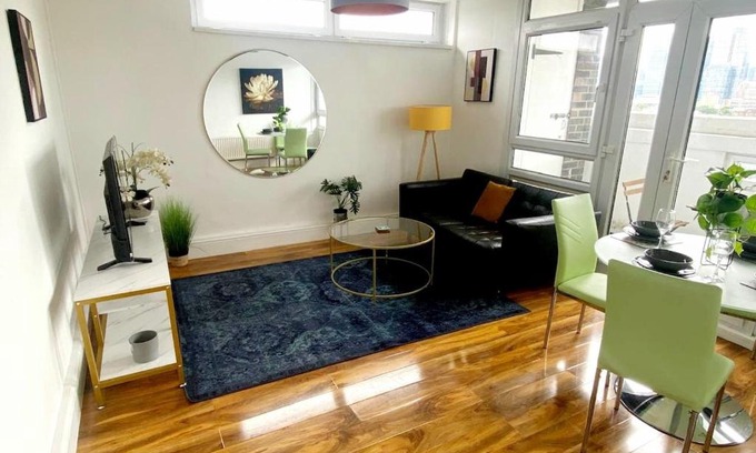Tower Hamlets Apartment | 2 bedroom - Breath taking Views Canary Warf - Zone 2 Mile End