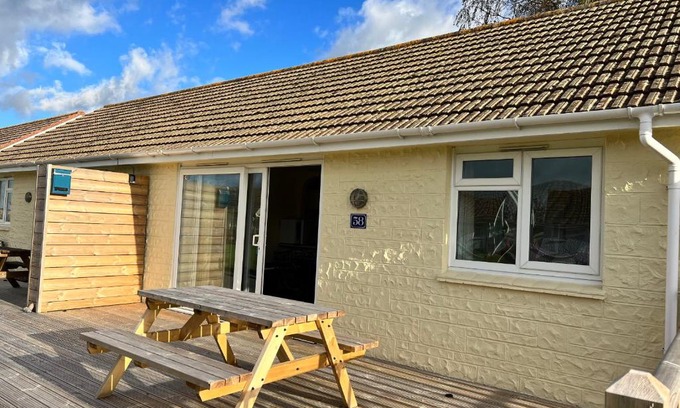 Seaview House | 2 Bedroom Bungalow SV58, Seaview, Isle of Wight Free Wi-Fi