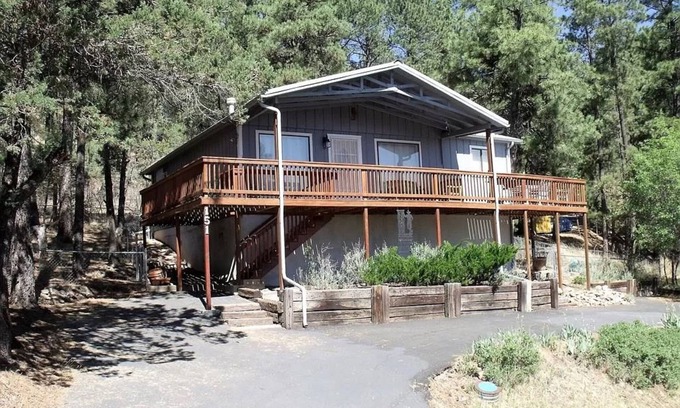 Ruidoso Cabin | 2-bedroom cabin just 5 minutes to The Links at Sierra Blanca