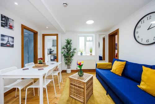 West Kensington Apartment | 2 Bedroom Charming & Magnificent Flat