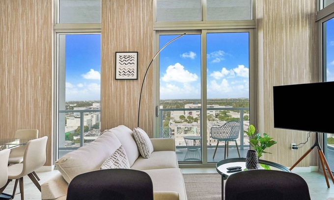 Northeast Miami Condo | 2 Bedroom -City View- Miami Design District - 1200