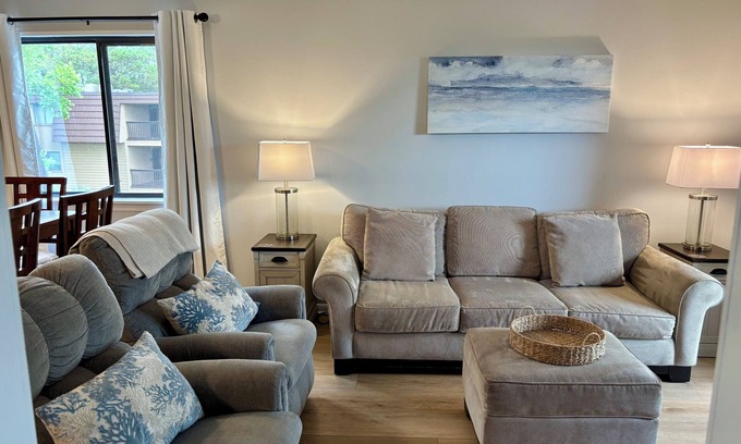Folly Field Condo | 2-bedroom condo in delightful Hilton Head Island with a glimpse of the ocean!
