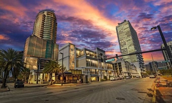 Downtown Orlando Condo | 2 Bedroom Condo 223981 by Houzlet