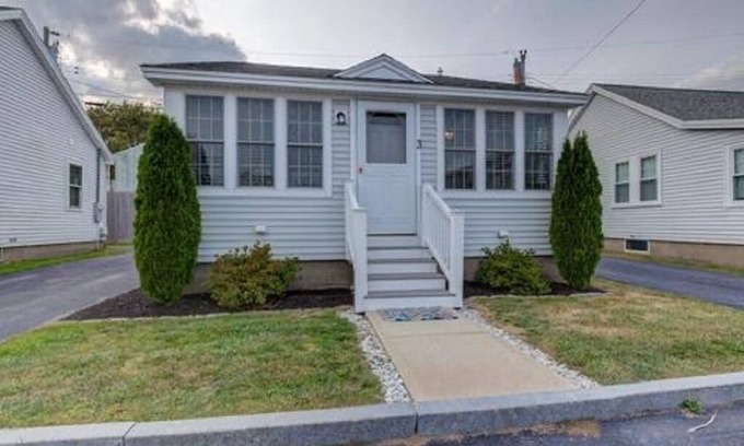 Wells Beach House | 2 Bedroom Condo steps to beautiful Wells Beach!