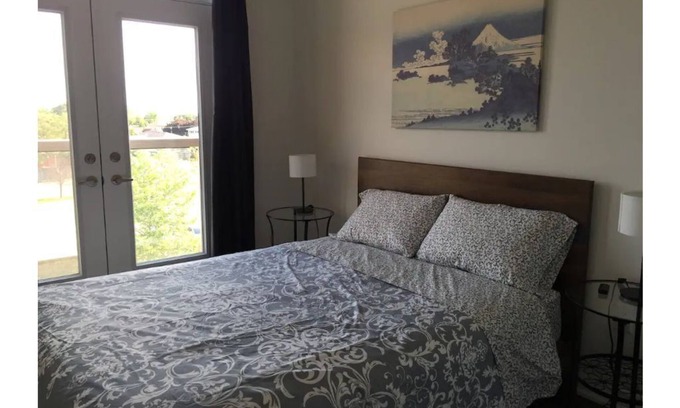 Beamsville Condo | 2-bedroom condo w/parking in Niagara wine country