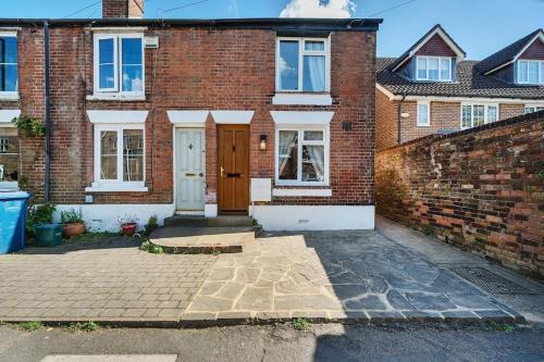 Haslemere Apartment | 2 Bedroom Cottage in Haslemere 2 X Double Beds