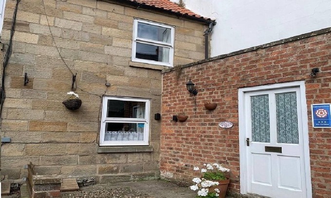 Ruswarp Cottage | 2 Bedroom cottage in the lovely village of Ruswarp walking distance to Whitby