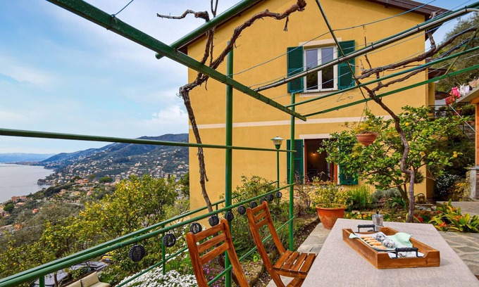 Camogli Apartment | 2 bedroom cozy apartment in Camogli