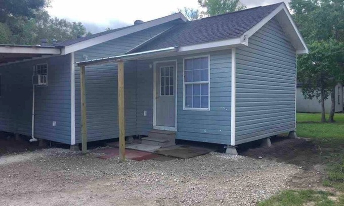 Sulphur House | 2 Bedroom Duplex - 1016 Kim St #2