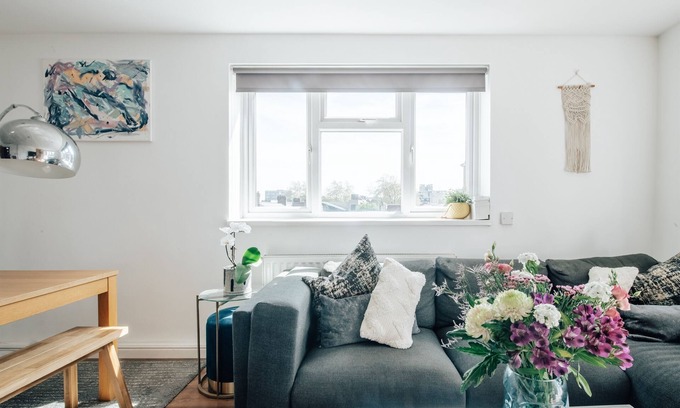 Hoxton Apartment | 2 Bedroom Flat in Hoxton - Location, Location, Location
