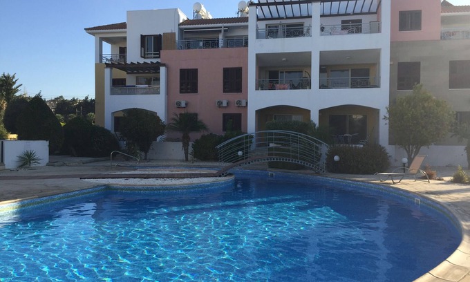 Paphos Apartment | 2 Bedroom Ground Floor Apartment Close to Shops, Restaurants, Old Town and beach