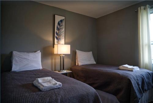 Roseneath House | 2 Bedroom Harbor Front Condo 7L