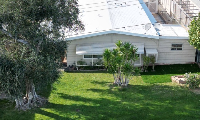 Thousand Palms House | 2 Bedroom Home on Golf Course.