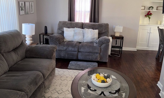 Cleveland Heights House | 2-bedroom house close to the Cleveland Clinic Main Campus w/fireplace and a den