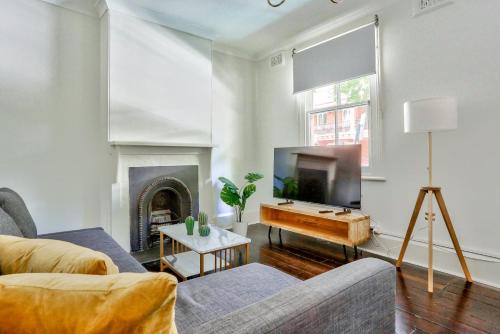 Millers Point House | 2 Bedroom House Darling Harbour Kent St