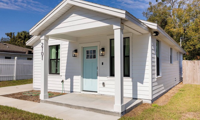 Bearss Plaza House | 2-bedroom house in Tampa with WiFi and parking/13 mins to downtown
