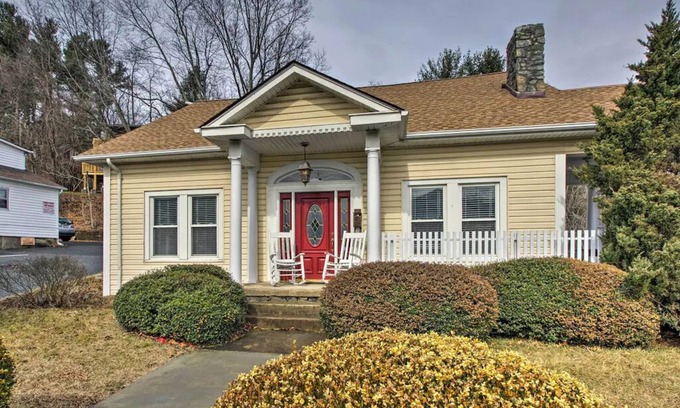 Boone House | 2 bedroom house on King Street in the heart of downtown Boone