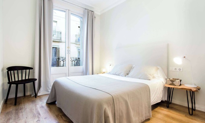 El Raval Apartment | 2 bedroom in Las Ramblas, next to the beach!