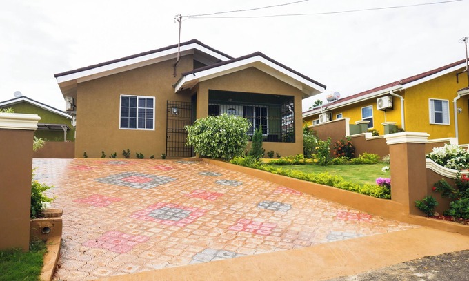 Falmouth House | 2 Bedroom House near Martha Brae River Rafting