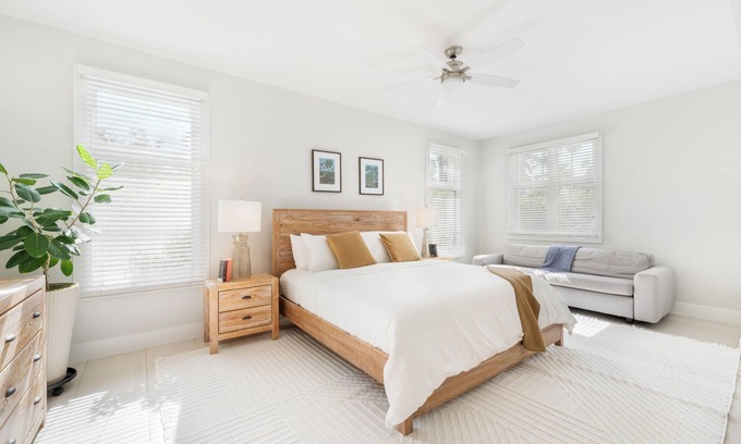 Seven Mile Beach Condo | 2 Bedroom Kings Court Britannia Villa on Seven Mile Beach Corridor