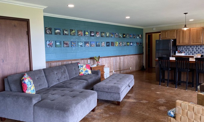 Holualoa House | 2 Bedroom Kona Coffee Farm with Ocean Views in Holualoa