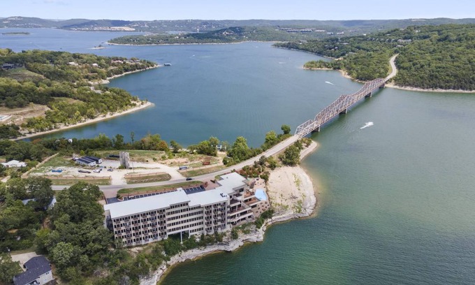 Ridgedale Hotel | 2 Bedroom Lake View Villa - Unit 405