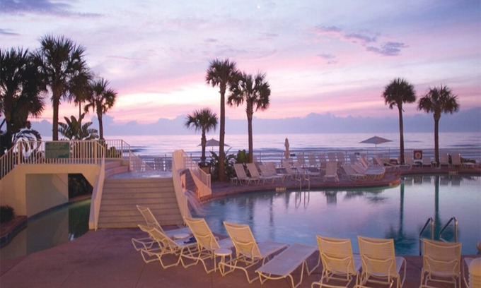 Daytona Beach Condo | 2 Bedroom Lockoff Suite on Daytona Beach! 2 Living Areas, 2 Kitchens!
