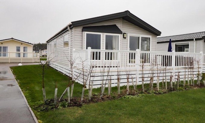Pevensey House | 2 bedroom Lodge at Pevensey Bay
