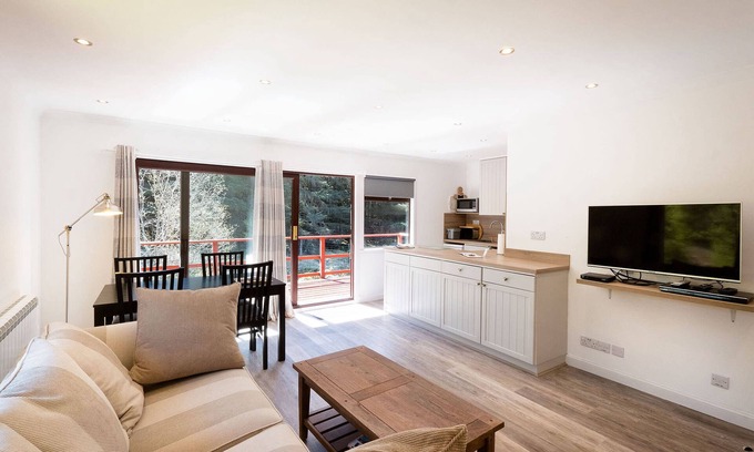 Crianlarich Ski Chalet | 2 bedroom lodge with free WiFi and mountain view