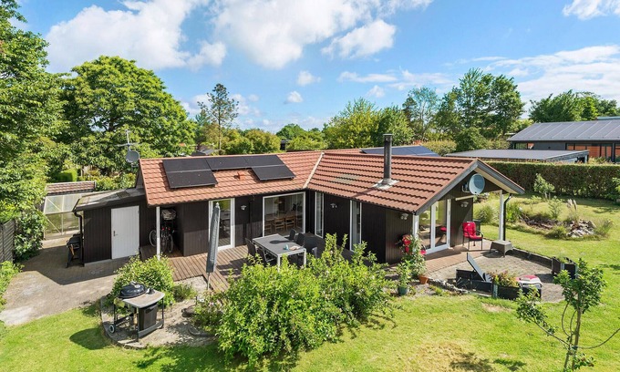 Beder Malling House | 2 bedroom lovely home in Malling