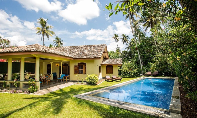 Kathaluwa Ski Chalet | 2 bedroom luxury villa with private pool - 1 minute walk to the beach
