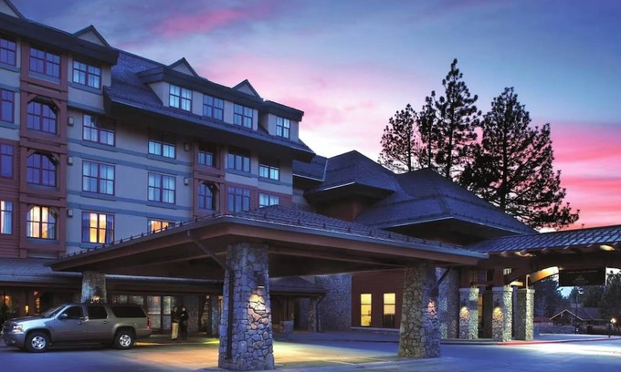 South Lake Tahoe Hotel | 2 Bedroom - Marriott's Timber Lodge Tahoe in Heavenly - Ski In/Ski Out Sleeps 8!