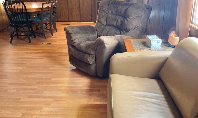 Lyman House | 2-bedroom mobile home in small town Lyman with WiFi. Plenty of parking.