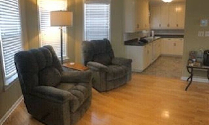 Steger Apartment | 2 Bedroom Modern Apartment 35 miles to Chicago