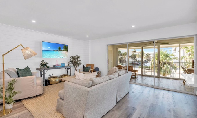 Moorings Condo | 2-bedroom Naples condo steps from the beach