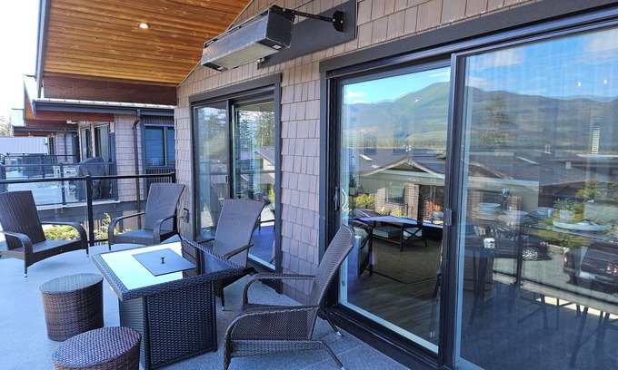 Port Renfrew Cottage | 2 Bedroom ocean view cottage with firetable